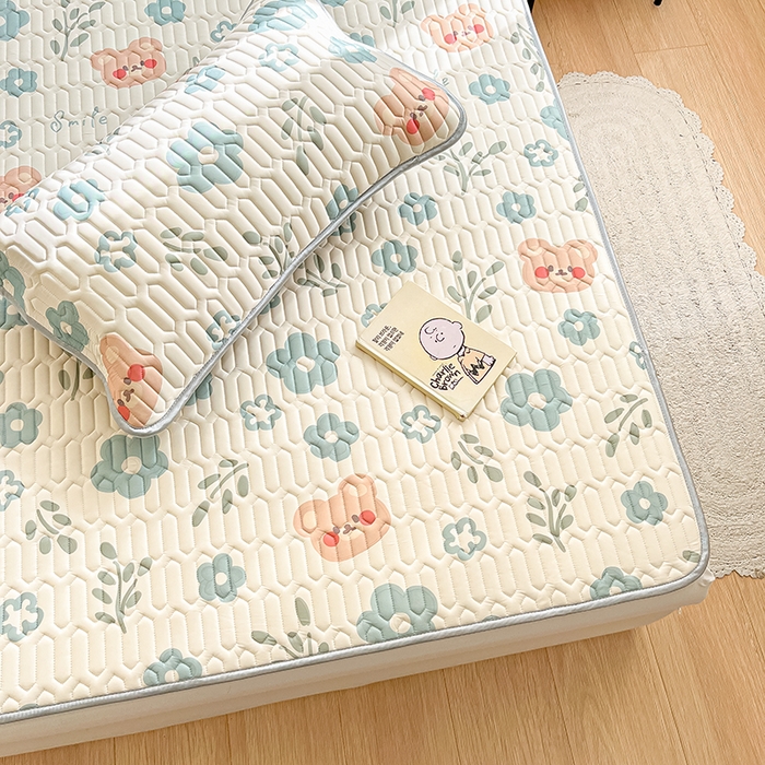 91家纺网 家纺一手货源 找家纺 柒月2023小清新乳胶凉席 蓝花小熊