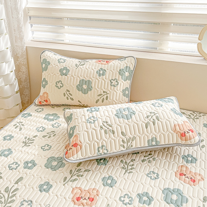 91家纺网 家纺一手货源 找家纺 柒月2023小清新乳胶凉席 蓝花小熊