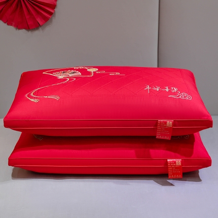 91家纺网 家纺一手货源 找家纺 （总）仁宇枕业 2023新款枕芯 大红婚庆结婚婚礼喜庆枕头