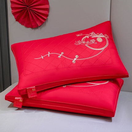 91家纺网 家纺一手货源 找家纺 （总）仁宇枕业 2023新款枕芯 大红婚庆结婚婚礼喜庆枕头
