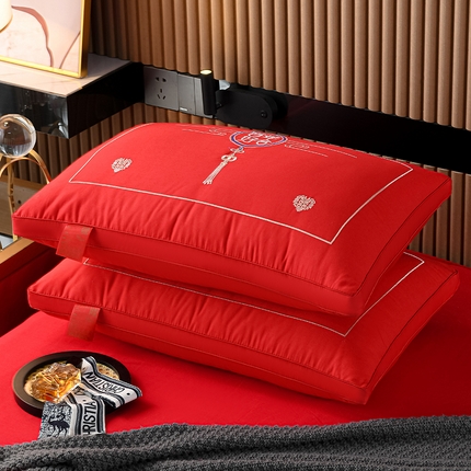 91家纺网 家纺一手货源 找家纺 （总）仁宇枕业 2023新款枕芯 大红婚庆结婚婚礼喜庆枕头
