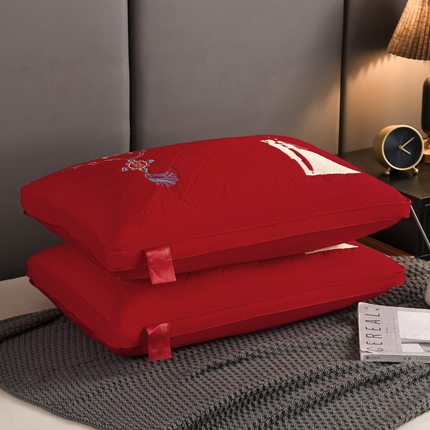 91家纺网 家纺一手货源 找家纺 （总）仁宇枕业 2023新款枕芯 大红婚庆结婚婚礼喜庆枕头