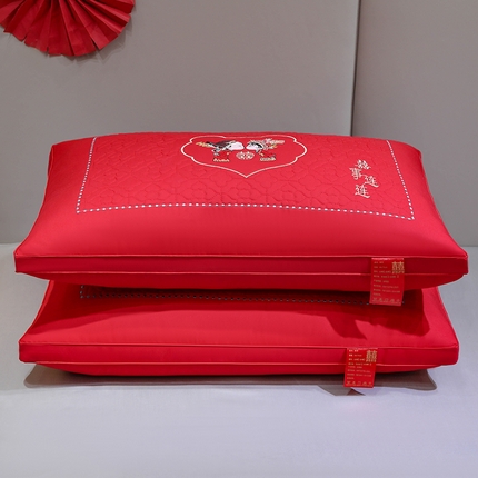 91家纺网 家纺一手货源 找家纺 （总）仁宇枕业 2023新款枕芯 大红婚庆结婚婚礼喜庆枕头