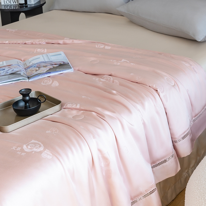 91家纺网 家纺一手货源 找家纺 （总）优姿家纺2024新品60s莫代尔镂空提花夏被-香谨艾草