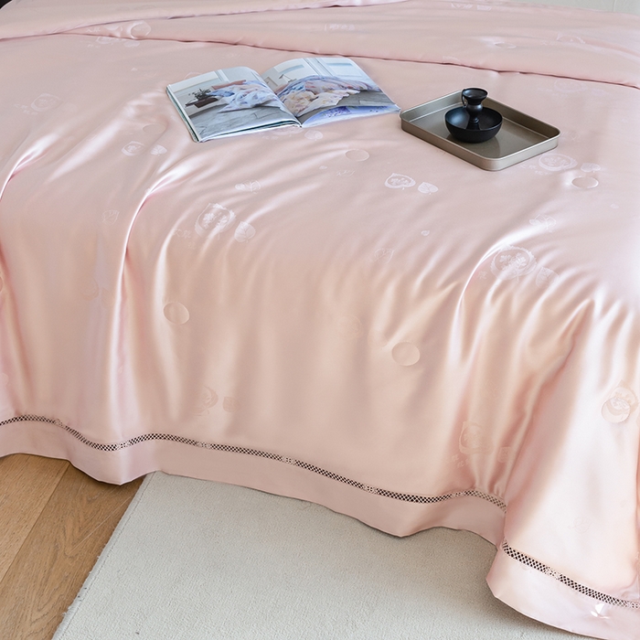 91家纺网 家纺一手货源 找家纺 （总）优姿家纺2024新品60s莫代尔镂空提花夏被-香谨艾草