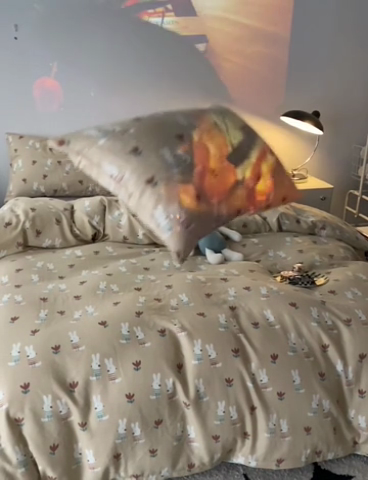 91家纺网 家纺一手货源 找家纺 荣轩家居 2023新款A类全棉双层纱印花四件套 小兔啾咪