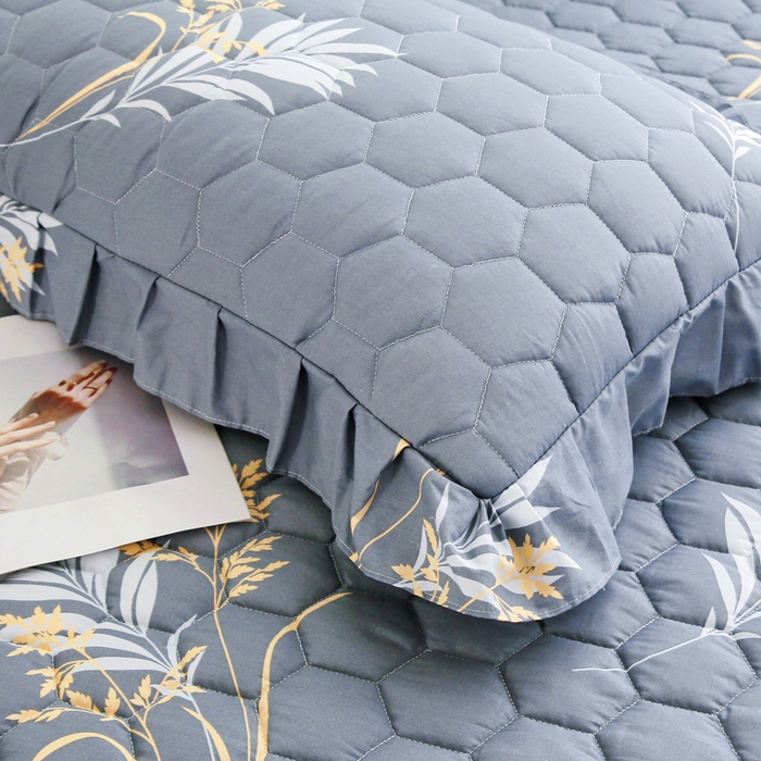 91家纺网 家纺一手货源 找家纺 情煊家纺 2023新款全棉夹棉印花床盖三件套(可定制尺寸) 叶之恋