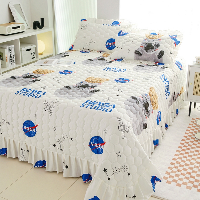 91家纺网 家纺一手货源 找家纺 情煊家纺 2023新款全棉夹棉印花床盖三件套(可定制尺寸) 宇航熊