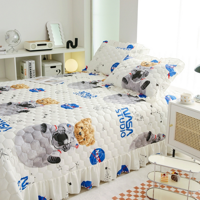 91家纺网 家纺一手货源 找家纺 情煊家纺 2023新款全棉夹棉印花床盖三件套(可定制尺寸) 宇航熊