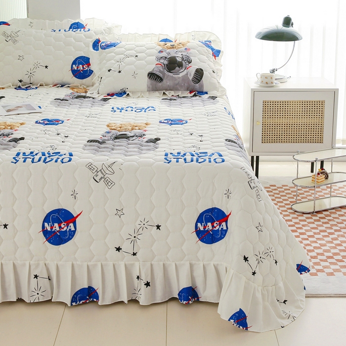 91家纺网 家纺一手货源 找家纺 情煊家纺 2023新款全棉夹棉印花床盖三件套(可定制尺寸) 宇航熊