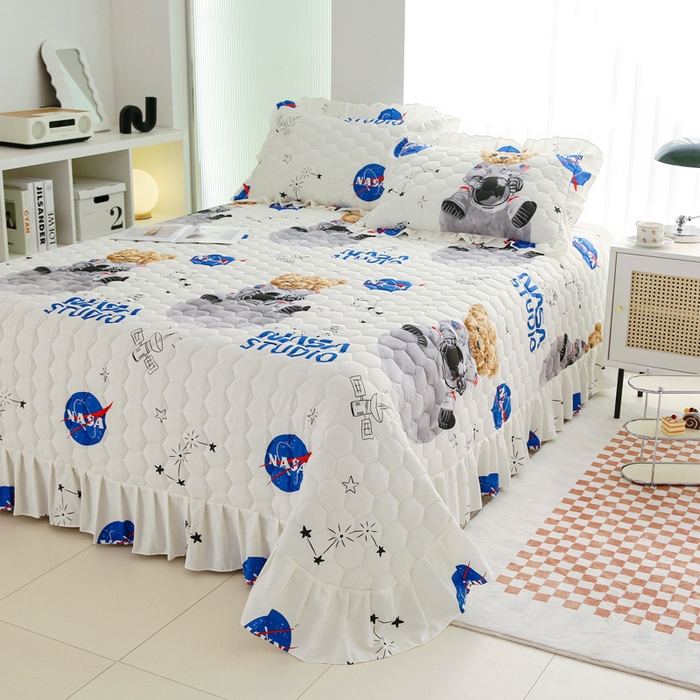 91家纺网 家纺一手货源 找家纺 情煊家纺 2023新款全棉夹棉印花床盖三件套(可定制尺寸) 宇航熊