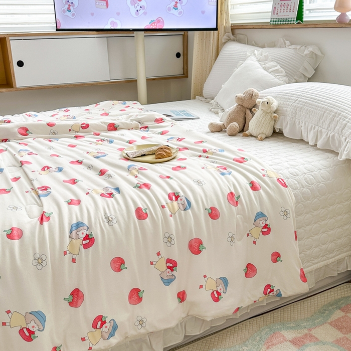 91家纺网 家纺一手货源 找家纺 木堇家居 2023新款针织夏被A类大豆针织棉夏被 草莓女孩