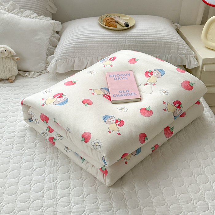 91家纺网 家纺一手货源 找家纺 木堇家居 2023新款针织夏被A类大豆针织棉夏被 草莓女孩