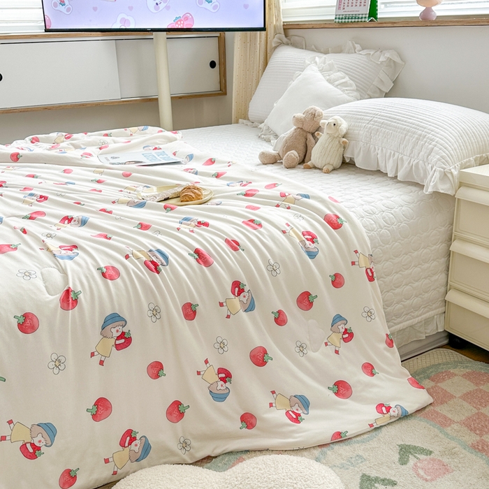 91家纺网 家纺一手货源 找家纺 木堇家居 2023新款针织夏被A类大豆针织棉夏被 草莓女孩