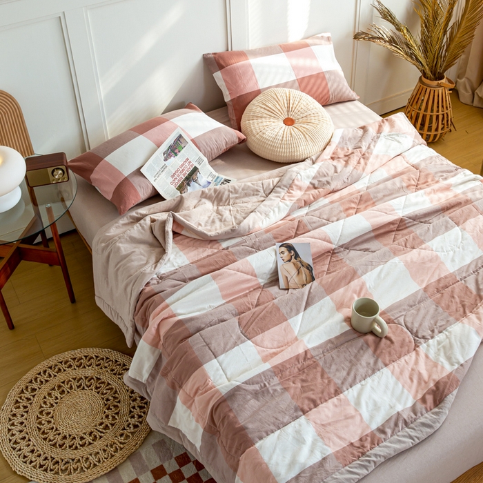 91家纺网 家纺一手货源 找家纺 鸣升 新款全棉色织水洗棉棉花夏被（图片2无模特） 粉大格