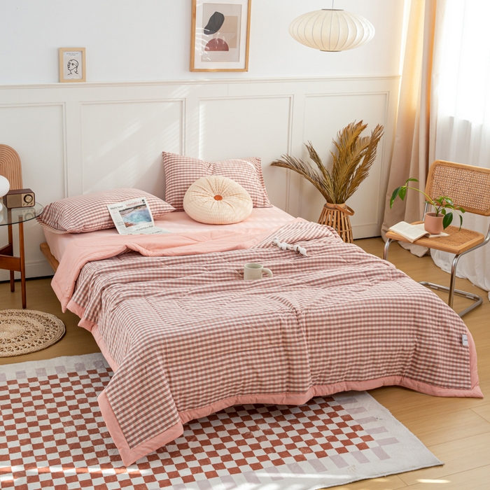 91家纺网 家纺一手货源 找家纺 鸣升 新款全棉色织水洗棉棉花夏被（图片2无模特） 粉小格