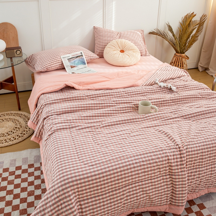 91家纺网 家纺一手货源 找家纺 鸣升 新款全棉色织水洗棉棉花夏被（图片2无模特） 粉小格