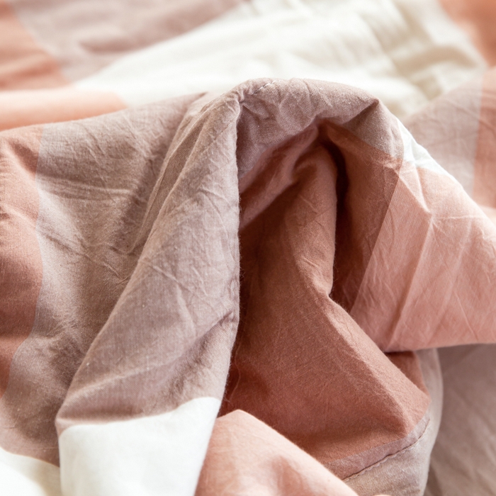 91家纺网 家纺一手货源 找家纺 鸣升 新款全棉色织水洗棉棉花夏被（图片2无模特） 粉大格