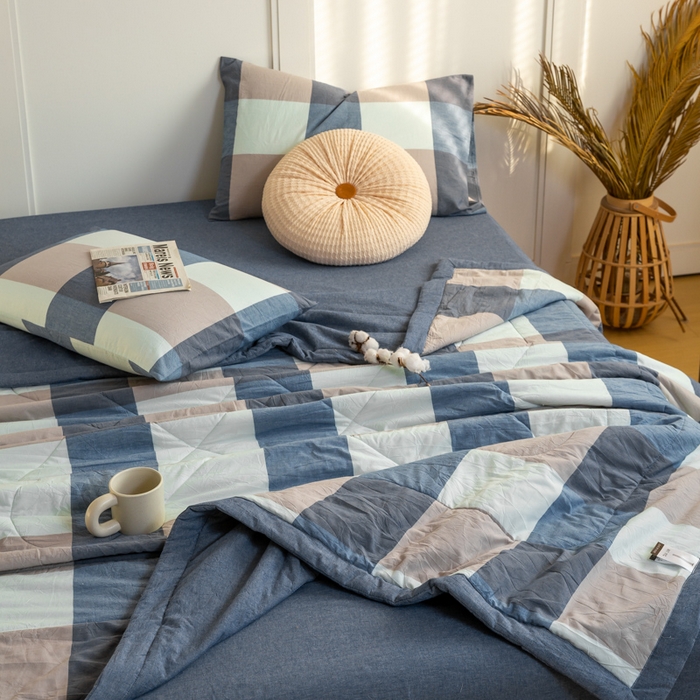 91家纺网 家纺一手货源 找家纺 鸣升 新款全棉色织水洗棉棉花夏被（图片2无模特） 米粽丈青格