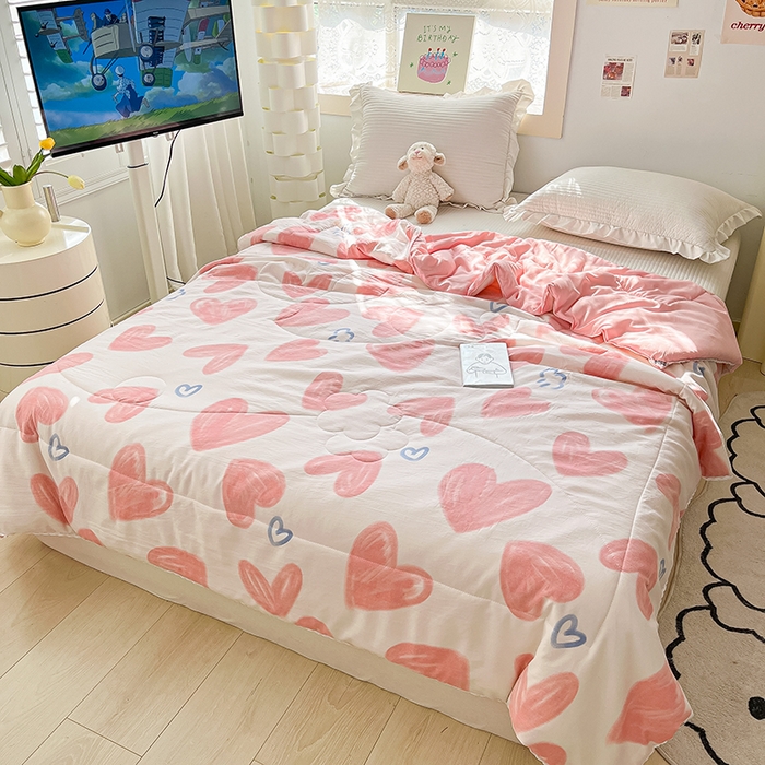 91家纺网 家纺一手货源 找家纺 寐居 2023新款A类亲肤水洗棉夏凉被 粉爱心