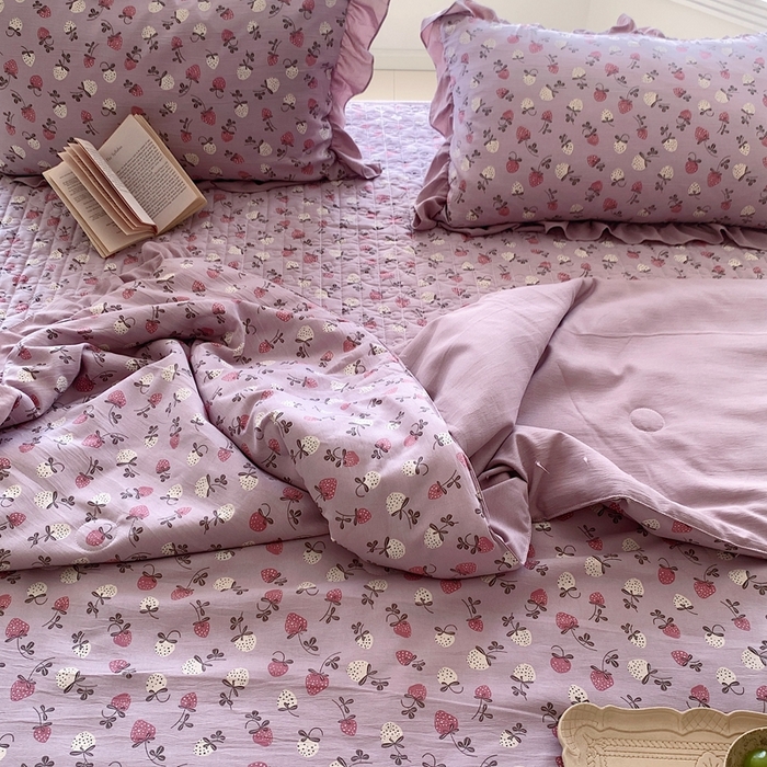 91家纺网 家纺一手货源 找家纺 星期八2023款水洗棉麻床盖+枕套+夏被 草莓