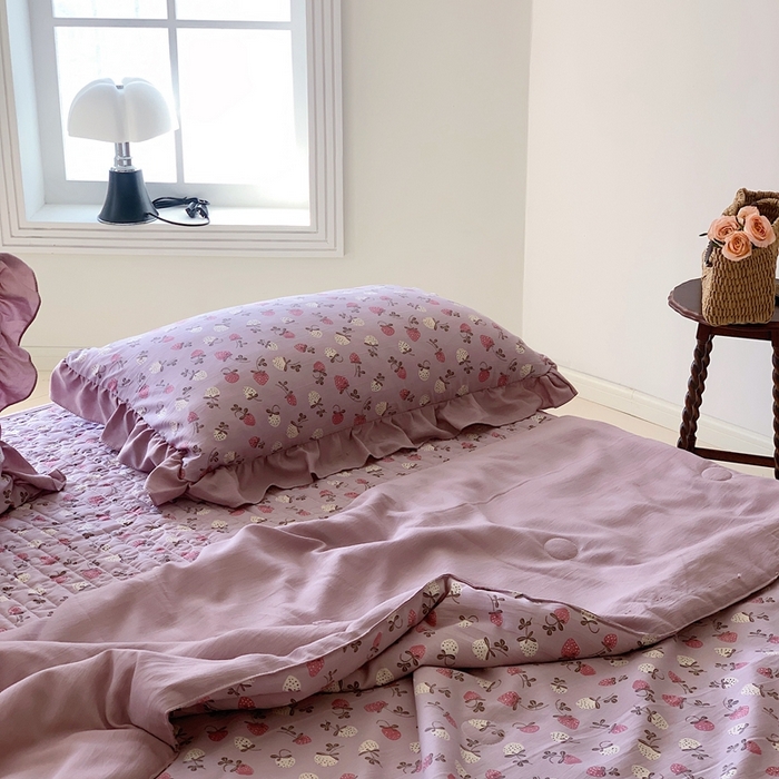 91家纺网 家纺一手货源 找家纺 星期八2023款水洗棉麻床盖+枕套+夏被 草莓