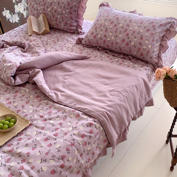 91家纺网 家纺一手货源 找家纺 星期八2023款水洗棉麻床盖+枕套+夏被 草莓