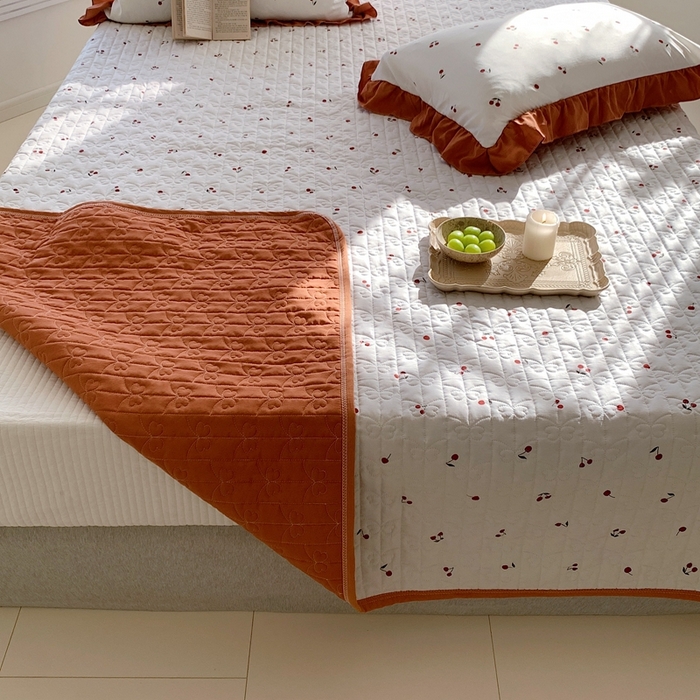 91家纺网 家纺一手货源 找家纺 星期八2023款水洗棉麻床盖+枕套+夏被 樱桃