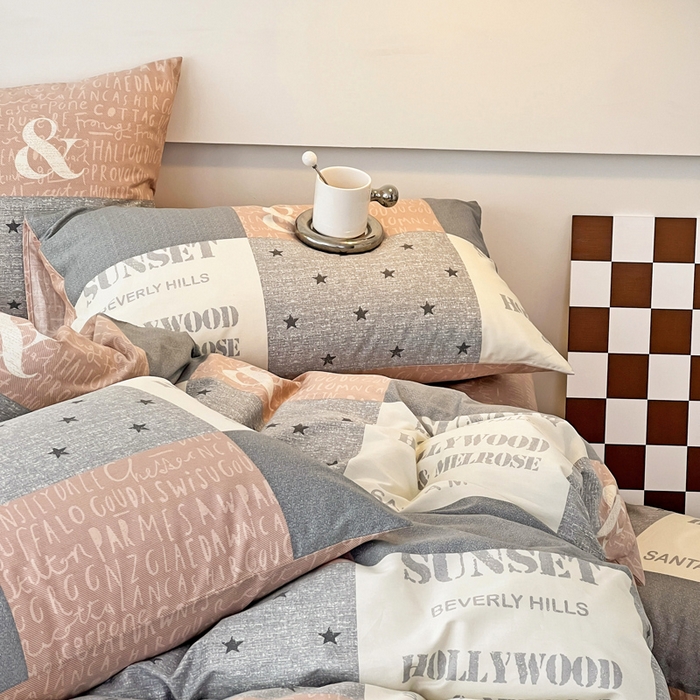 91家纺网 家纺一手货源 找家纺 西引力 2023新款全棉AB版童趣印花套件系列单品床单床笠 英伦字母