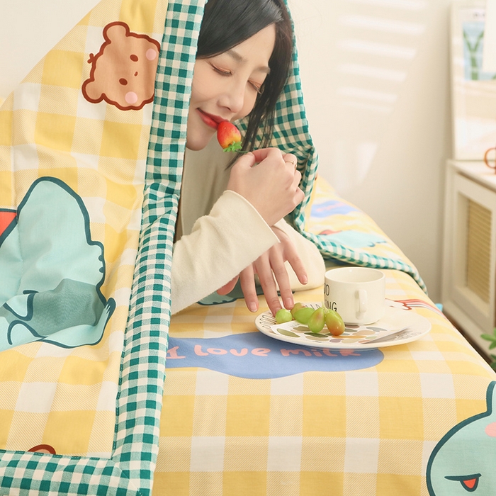 91家纺网 家纺一手货源 找家纺 莱宁被业 2023新款13070纯棉夏凉被全棉夏被四件套 春田花花