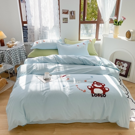 91家纺网 家纺一手货源 找家纺 品乐 2024新款全棉水洗棉毛巾绣四件套 草莓熊-浅兰