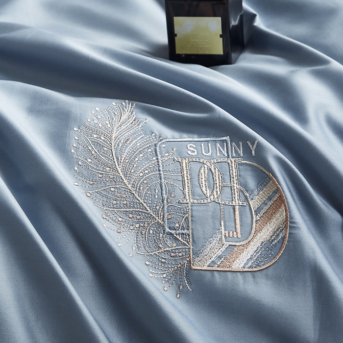 91家纺网 家纺一手货源 找家纺 琉宿 2023新款澳棉CR工艺50s双股长绒棉绣花四件套露西亚刺绣系列 露西亚-典雅蓝