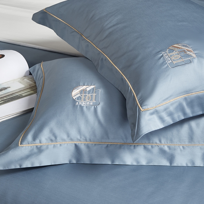 91家纺网 家纺一手货源 找家纺 琉宿 2023新款澳棉CR工艺50s双股长绒棉绣花四件套露西亚刺绣系列 露西亚-典雅蓝