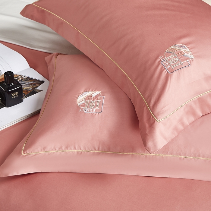 91家纺网 家纺一手货源 找家纺 琉宿 2023新款澳棉CR工艺50s双股长绒棉绣花四件套露西亚刺绣系列 露西亚-粉豆沙