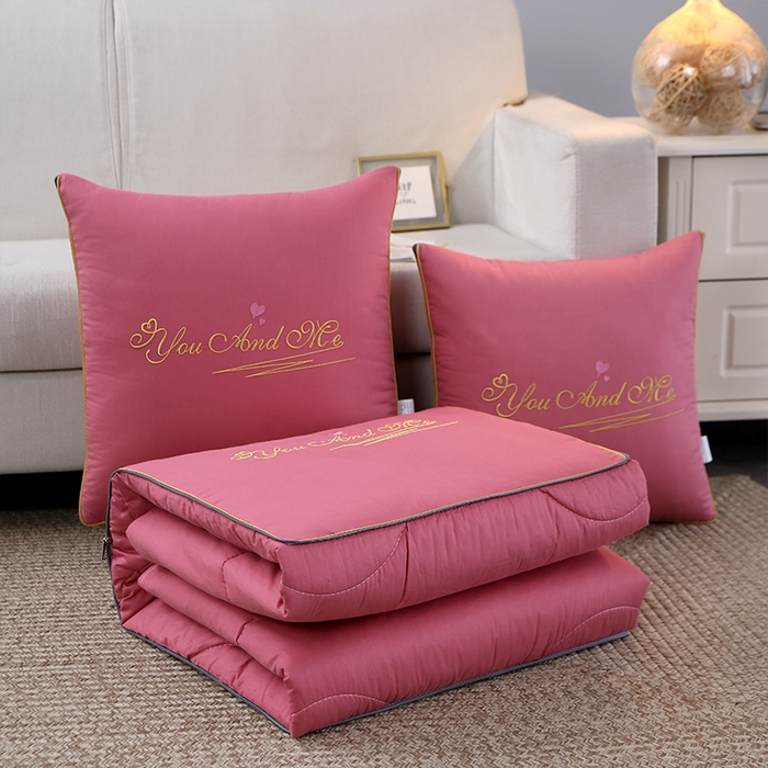 91家纺网 家纺一手货源 找家纺 照世 2023新款 全棉简约系列抱枕被 粉色