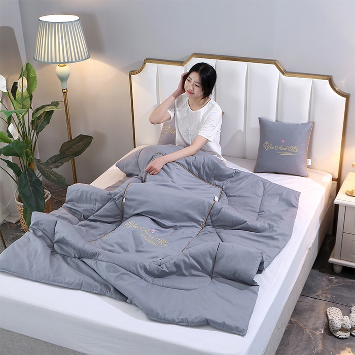 91家纺网 家纺一手货源 找家纺 照世 2023新款 全棉简约系列抱枕被 灰色