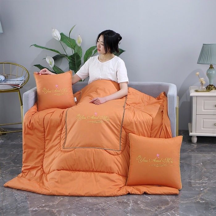 91家纺网 家纺一手货源 找家纺 照世 2023新款 全棉简约系列抱枕被 橘色