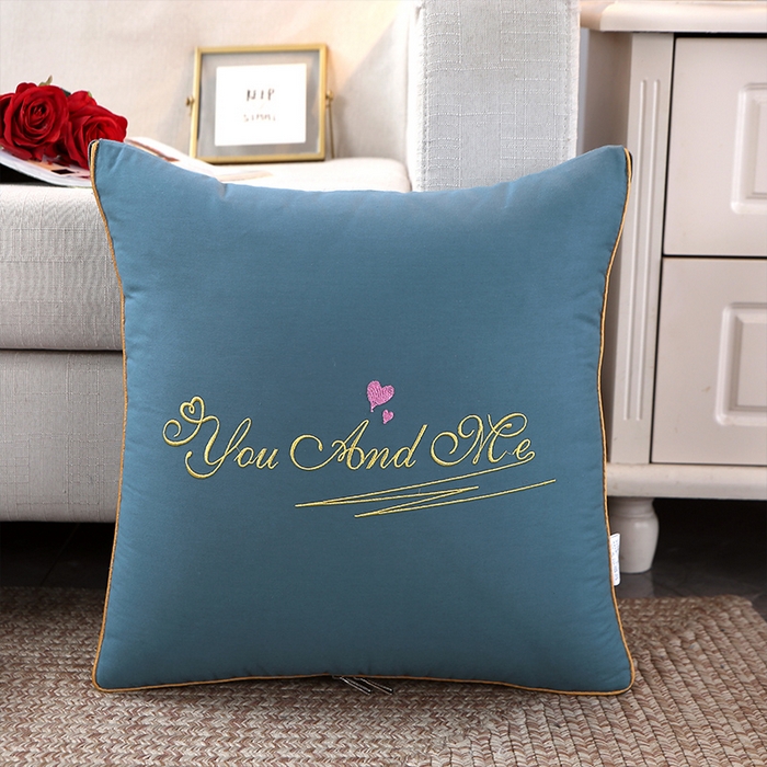 91家纺网 家纺一手货源 找家纺 照世 2023新款 全棉简约系列抱枕被 蓝色