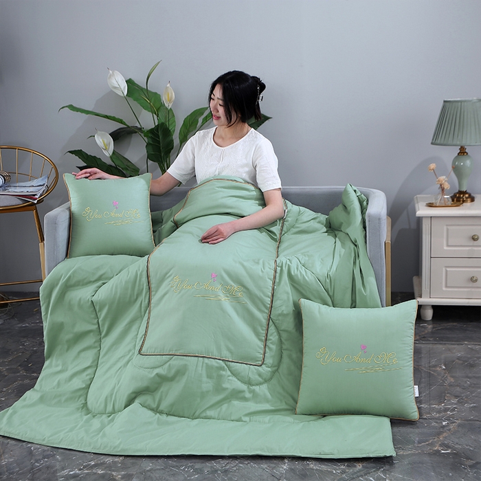 91家纺网 家纺一手货源 找家纺 照世 2023新款 全棉简约系列抱枕被 青色