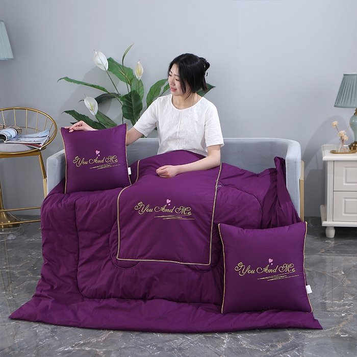 91家纺网 家纺一手货源 找家纺 照世 2023新款 全棉简约系列抱枕被 紫色