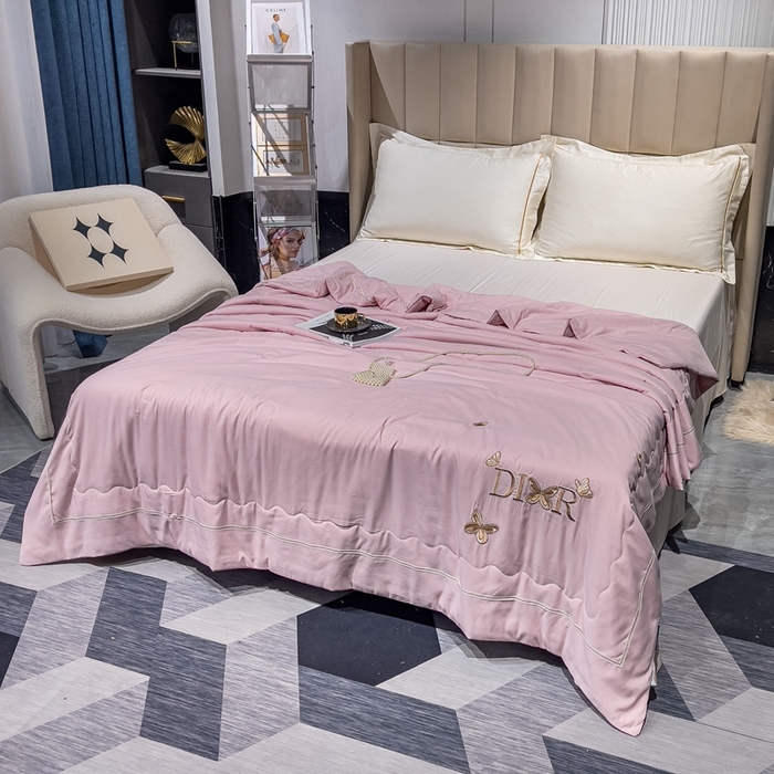 91家纺网 家纺一手货源 找家纺 优姿 2024新款仿棉麻抗菌绣花夏被 蝶纷飞-粉