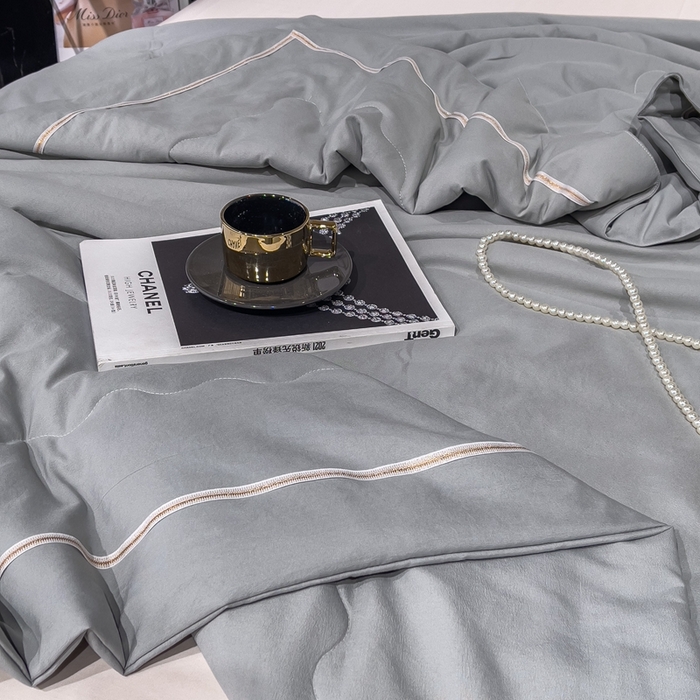 91家纺网 家纺一手货源 找家纺 优姿 2024新款仿棉麻抗菌绣花夏被 蝶纷飞-灰