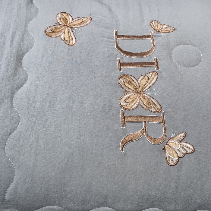 91家纺网 家纺一手货源 找家纺 优姿 2024新款仿棉麻抗菌绣花夏被 蝶纷飞-灰