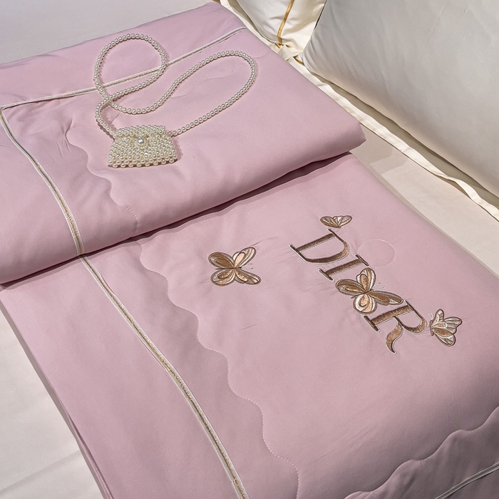 91家纺网 家纺一手货源 找家纺 优姿 2024新款仿棉麻抗菌绣花夏被 蝶纷飞-粉