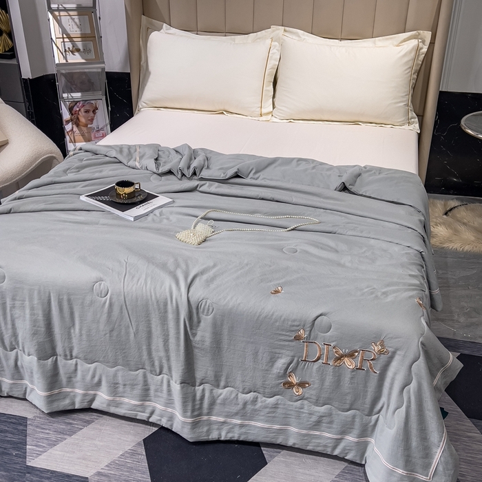 91家纺网 家纺一手货源 找家纺 优姿 2024新款仿棉麻抗菌绣花夏被 蝶纷飞-灰