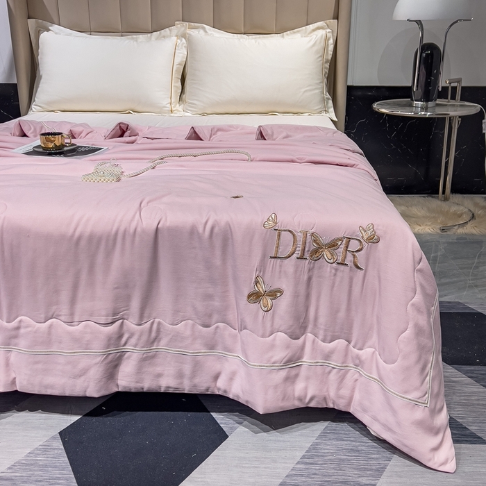 91家纺网 家纺一手货源 找家纺 优姿 2024新款仿棉麻抗菌绣花夏被 蝶纷飞-粉