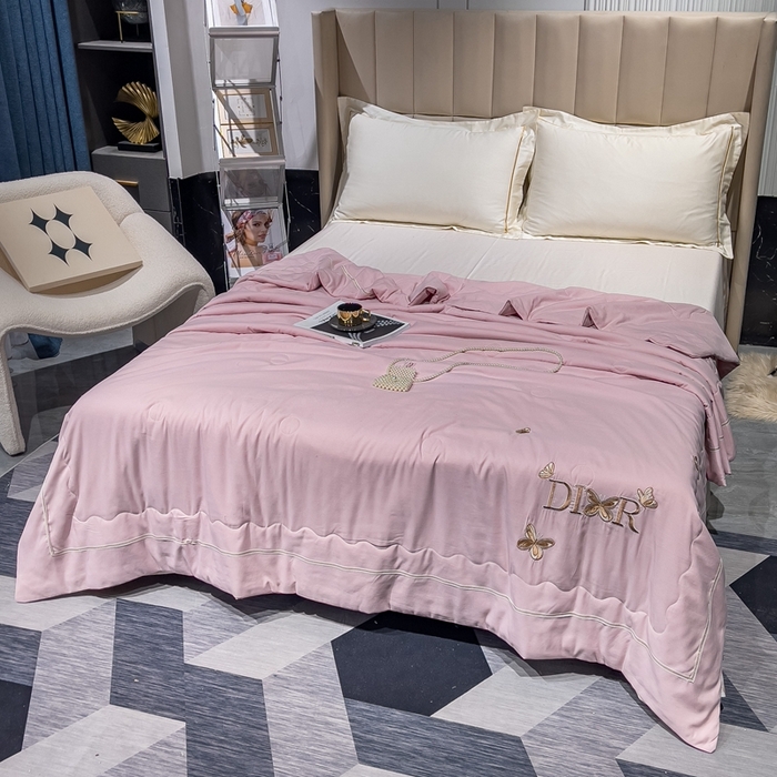 91家纺网 家纺一手货源 找家纺 优姿 2024新款仿棉麻抗菌绣花夏被 蝶纷飞-粉