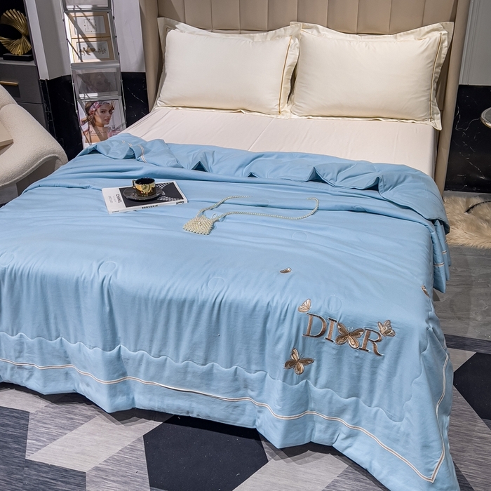 91家纺网 家纺一手货源 找家纺 优姿 2024新款仿棉麻抗菌绣花夏被 蝶纷飞-蓝