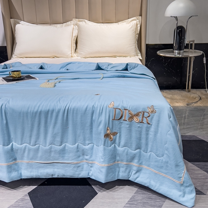 91家纺网 家纺一手货源 找家纺 优姿 2024新款仿棉麻抗菌绣花夏被 蝶纷飞-蓝