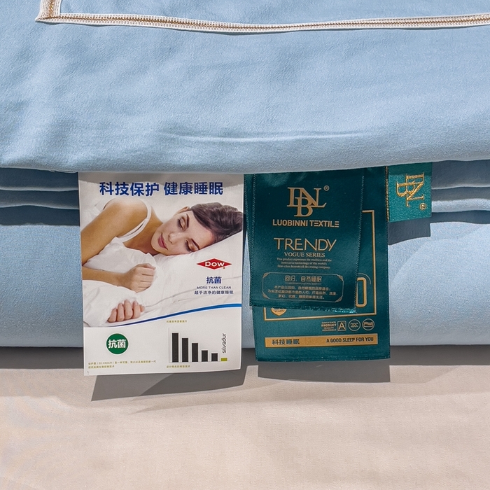 91家纺网 家纺一手货源 找家纺 优姿 2024新款仿棉麻抗菌绣花夏被 蝶纷飞-蓝